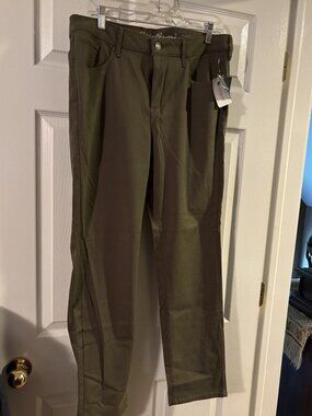 NWT Eddie Bauer Slightly Curvy Slim Straight Jeans